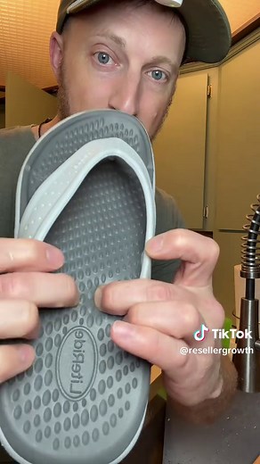 Crocs LiteRide Flip Flops: Water Evacuation Demo