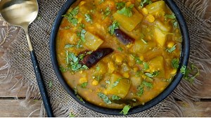 122K views · 1.1K reactions | Nutritious and simple to make, Lauki Chana Dal is a perfect recipe that you can make on a busy day for your everyday meals. Serve it along with Aloo Simla Mirch Ki Sabzi, Bhakri and Palak Raita for a weekday lunch or dinner. https://www.archanaskitchen.com/doodhi-lauki-channa-dal-bottle-gourd-cooked-in-a-lentil-curry | Archana's Kitchen | Facebook