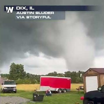WILD VIEW as EF-3 Tornado Forms In IL Backyard