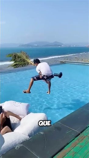 A really fun photo shoot in the pool 📸💦 #PoolParty #FunPhotoShoot #SummerVibes