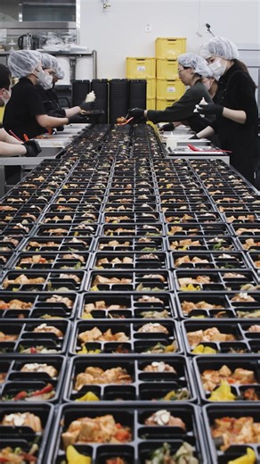 101K views · 804 reactions | At Mugga Dosirak in South Korea, a team of three chefs and 15 staff members cook and package 10,000 lunch boxes every week by hand, and sell around 400,000 lunch boxes every year. We visited their kitchen to see how they prepare these meals in such big batches. | Insider Food | Facebook