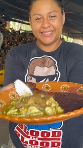 Así se prepara huevo frito en chile verde 🤤 | Flor de campo