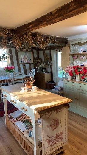 Rebecca Lovatt on TikTok