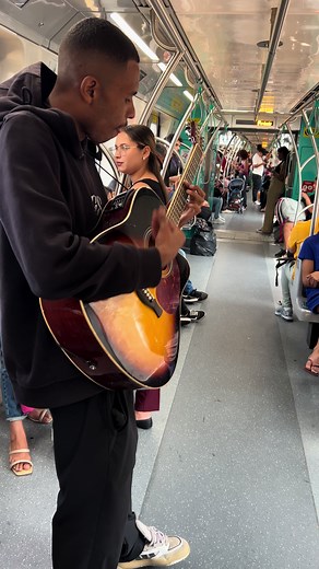 O Menino do Trem: Música e Emoção na Segunda-feira