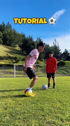 Easy Soccer Move ⚽ #football #futbol #footballskills #tutorial #shorts