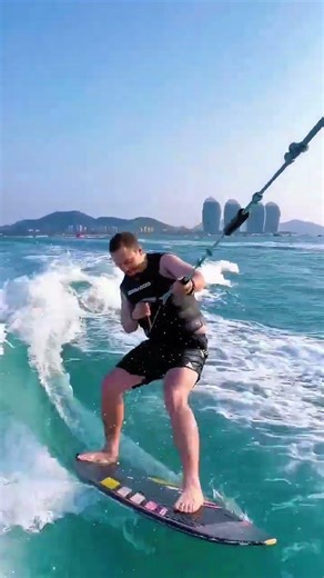 Bloopers in Tailwave Surfing: Foreign Friends Show Off Their Skills