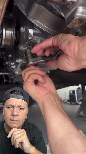 Robson Nasario on Instagram: "How to Properly Install the Omega Spring on a Porsche 915 Gearbox. #porsche #porsche911 #911SC #porscheclassic #classicporsche porschelife porschetech"
