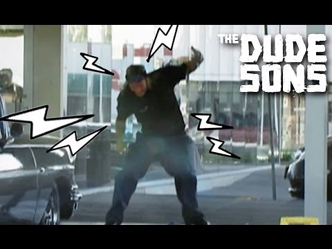 Waiter Gets Electrocuted Prank