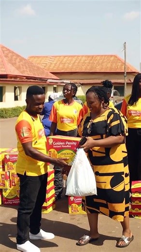 Workers at Makurdi, take your ~flowers~ noodles😁. #IWantWhatIWant #GoldenPennyNoodles