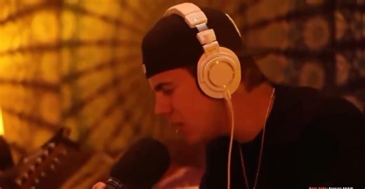 The Kid LAROI’s #1 FanPage on Instagram: "#TheKidLAROI performing “STAY” Live on stream🔥 -🕊Twitter/X - Laroihub @thekidlaroi #thekidlaroi #TheKidLaroiHub"