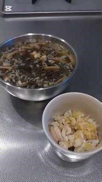 鶏胸肉の鶏皮で中華スープと皮ポン酢を作る