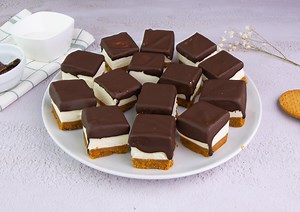 Cheesecake Bites: a bite-sized recipe for a no-bake chocolate dessert