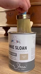 17K views · 583 reactions | Florals and not just for spring! Check out this beautiful fall floral transfer Kaćha Furniture has applied on top of Annie Sloan Chalk Paint® in French Linen. You can almost smell the leaves changing… . . Annie Sloan Chalk Paint #anniesloan #chalkpaint #kachafurniture #paintedfurniture #fallfloral #floraltransfer | Annie Sloan US | Facebook
