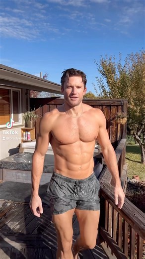 Hot water cold air = steam. Science🔬 What’s not science is building a strong, muscular back. One exercise 👉🏼 weighted pull/chin ups. If you get strong on this exercise, you’re back will look amazing. It’s why it’s a staple exercise in my program. Ask women what the most attractive body part is in a man, some will say his back. Why? A strong, muscular back demonstrates power. It shows you’re capable of picking her up and protecting her; carrying her away from danger. Some girls might even like