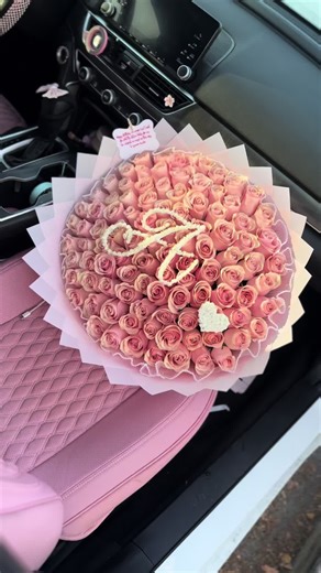 100 Pink Roses Arrangement for Every Occasion