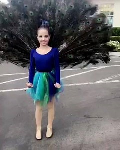 805K views · 41K reactions | My BFF Mary Mccormack spent 2 days making this costume for her daughter for halloween. She takes this shit very seriously. | Chelsea Handler | Facebook