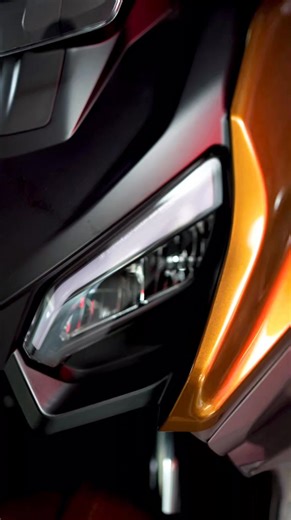 Powered by a 400cc engine with 28 kW at 7,750 rpm and 38 Nm of torque...