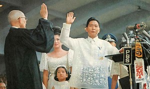 Podcast Hoje na História: 1986 - Ferdinando Marcos é deposto nas Filipinas