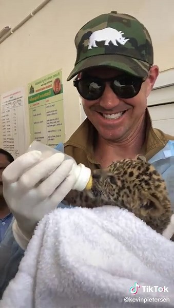 Feeding an Abandoned Leopard in India - A Terrifying Encounter