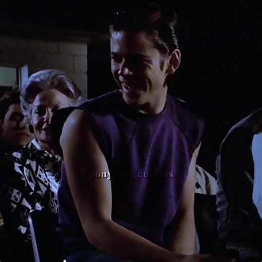 you got that good lovin’ 🤭 #theoutsiders #ponyboycurtis #sodapopcurtis #darrelcurtis #fyp #foryoupage #staygold