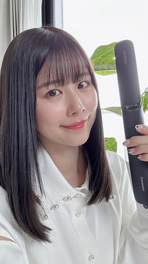 Airi Arimura 有村藍里 on Instagram: "パナソニックのナノケアシリーズから高浸透ナノイー搭載のストレートアイロンが登場しました。 動画を是非見てください。ヘアアイロンを使った髪のまとまり方がトリートメントをしたみたいにツヤツヤ。 使うたびにしっとりつや髪に。 キューティクルの補修・保護までしてくれるそうです。 普段、愛用してるドライヤーもナノケアなので高浸透ナノイーのＷ使いを毎日の習慣の中で出来るのが嬉しいです。 @panasonic_beauty #PR #パナソニックビューティ #高浸透ナノイー #ナノケア #深層うるおいトリートメント #髪ケア"