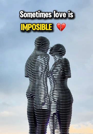 The True Story of Nino and Ali statue in Georgia 😭💔 . These statues in the city of Batumi, Georgia, represent one of the saddest love stories you’ll ever hear. #facts #love