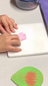 38K views · 420 reactions | Handmade flowers  • • • • • • #gumpaste #gumpasteflowers #sugarflowers #sugarflower #sugarflowerart #artsugar #cake #cakes #cakedecorator #cakedesign #cakedecorating #cakeart #cakeartist #cakedecoratorsofinstagram #cakesupplies #topper #toppers #flowers #birthdaycake #weddingcake #weddingcakes | Garden Sugar Flowers | Facebook