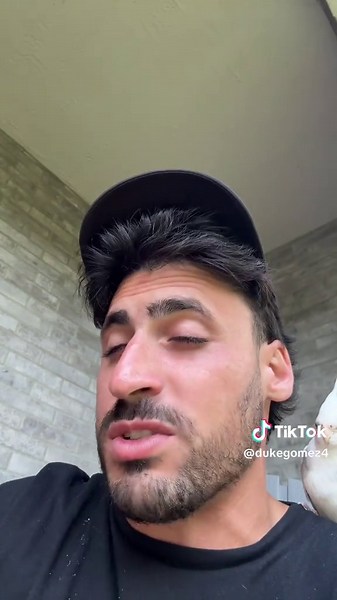 dukegomez4 (@dukegomez4)’s video of the guy who eats random food on the plate