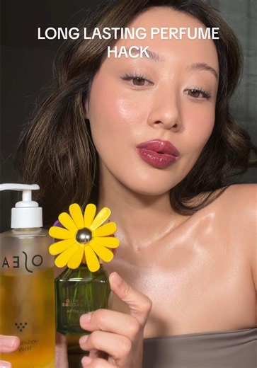 best hack for long lasting perfume ⭐️ @OSEA Malibu undaria body oil & @MarcJacobsFragrances daisy wild EDP #fragrancetok #perfumetok #longlastingperfume #bodyoil