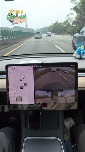 特斯拉 EAP 高速公路實測：自動變道太猶豫？遇到車陣還是手動介入效率最高！