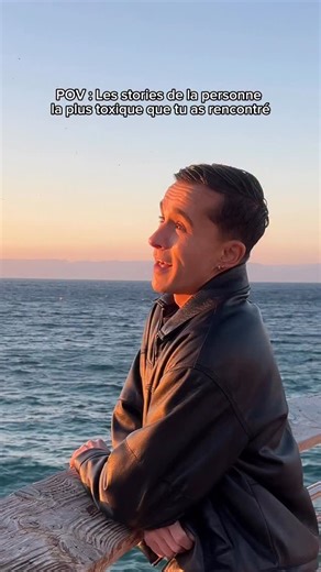 Axel en vrai on Instagram: "2026 : la meuf qui te harcelait au lycée devient coach en développement personnel. #humour #2026 #bonneannee #sketch"