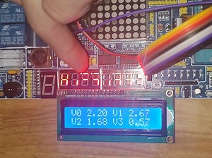 c语言:A/D转换，一路、四路数码管显示，四路液晶显示
