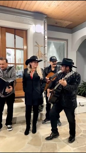 Reencuentro musical- amigos artistas cantando en serenata. #Canción #rancheras #grupomusical #musica #musicaenvivo | Luis Juarez