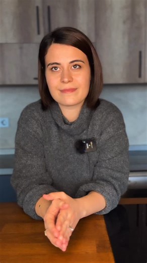 Ferzan Yıldırım | Ebe on Instagram: "Hamilelik güzel olduğu kadar başlı başına zor bir süreç. Ama bir de evde bakmanız gereken bir çocuk daha varsa… Aslında ikinci çocukta sorumluluk ikiye değil belki de 4’e katlanıyor. Biz kadınlar olarak aslında her duruma çok kolay adapte olabiliyoruz. Henüz bebeğimiz yokken ya da hamile değilken belki hayatımıza zor diyoruz. Uykusuzluk mesela zor geliyor. İlk bebekle birlikte hemen ona uyumlanıyor ve hayatımızı ona göre düzene koyuyoruz. İkincisinde elbette 