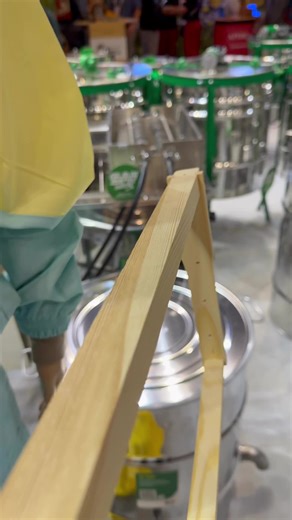 Abelo on Instagram: "Rotary disc uncapping machine 😍 High quality honey uncapping must-have tool for beekeepers. Significantly reduce the time required for uncapping frames 👌"