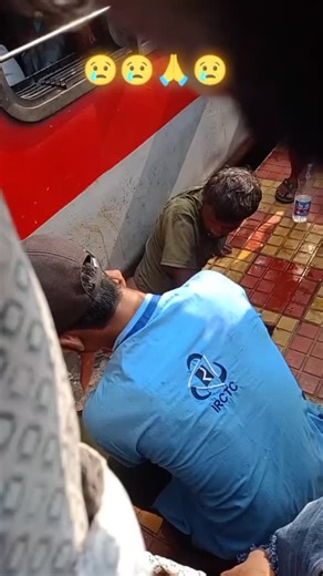 🦅🦋Rohit Bhai🦋🎁 on Instagram: "Alert 🚨 and 😢😢😢 safety allweys.......... Follow me guys 🎁🎁🎁🎁🎁 Support me Bhai 👑👑🙏😀 . . . #trending #viral #explore #bhojpuri #support"