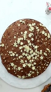 Transforming an ordinary shop-bought cake into this 🤩 | Twisted