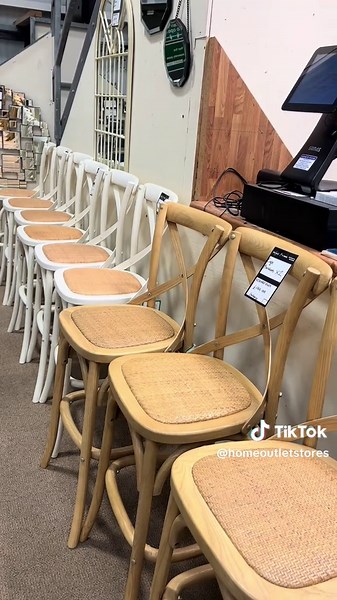 Here’s five things that just make sense about home outlet stores😱 answering a few of your most asked questions here too! Shopping for furniture doesn’t have to be boring!! #homefurnishing #homewear #furniturestore #furnitureoutlet #furnitureshopping #budgetfriendly