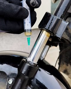 15K views · 24 reactions | Motorcycle shock absorber lubrication method #lifehacks #lifehack #diy #diyfix #quickfix #quicksolution | The Beautiful Game | Facebook