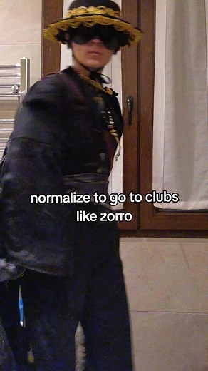 Create a Zorro-Inspired Costume in 3 Hours