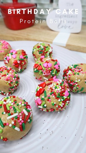 Birthday Cake Protein Balls 🩷🍰❤️ Super delicious, quick, & easy protein ball recipe that is gluten free & dairy free 🤗 Be sure to like and save this recipe and follow @cookingkatielady for more easy & healthy recipes 🤗 👩🏻‍🍳INGREDIENTS: 45g protein - I used the @truvani vanilla chai (code KATIE20 for a discount) 1/3 cup oat flour 1 cup cashew butter 2 tbsp organic maple syrup 1 tsp vanilla extract ¼ tsp almond extract Pinch of salt 👩🏻‍🍳INSTRUCTIONS: Combine all ingredients together in a