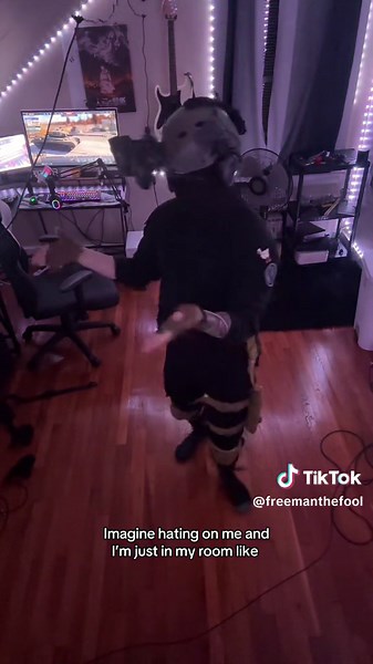 Dancin like no tmrw . . . . . . . . . #freemanthefool #dance #dancing #grooving #moving #song #music #mfdoom #MFDOOM #fun #funny #lmao #lol #mask #cosplay #mask #helmet