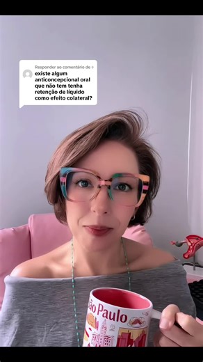 Respondendo a @♱ 💧 Anticoncepcional e retenção hídrica Existe pílula que não causa retenção? Não. A retenção hídrica é um efeito possível, descrito em bula — mas isso não significa que vai acontecer. Cada corpo responde de um jeito. Metabolismo, sensibilidade hormonal, rotina, alimentação… tudo influencia. 👉 Alguns anticoncepcionais orais têm menor chance de retenção, especialmente os que contêm drospirenona (como Yasmin, Yaz, Elani e similares), porque ajudam a reduzir esse efeito. Mas nem el