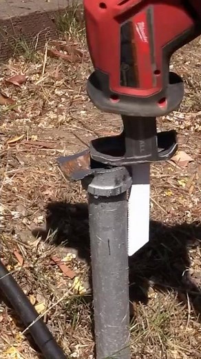 Removing A Stuck Threaded Pipe Fitting With a Reciprocating Saw #shorts