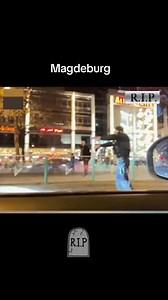 Hier ergibt sich der Attentäter von Magdeburg der am gestrigen Abend um 19:04 Uhr auf dem Weihnachtsmarkt in Magdeburg einen Terroranschlag verübt hat. Der Verbrecher fuhr mit 200 kmh durch die Menschenmenge 400 Meter weit, dabei wurden etliche Menschen durch die Luft geschleudert. Fünf sind dabei ums Leben gekommen darunter ein Kind und knapp 200 Menschen wurden zum Teil Schwer verletzt. | Nachrichten aus NRW zu allen themen
