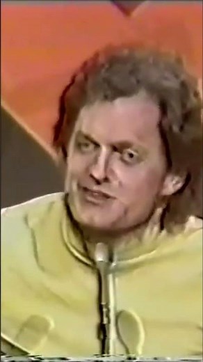 The electrifying, unforgettable debut that launched a legend! Watch Harry Chapin command the stage.
