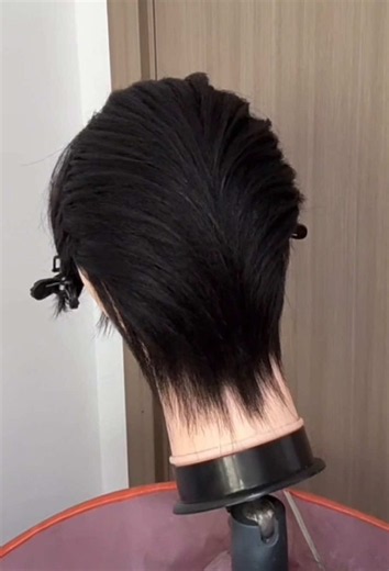 How to trim the back of the wig #cosplay #wig #relaxing #handmade #wigstyling