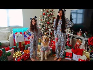 CHRISTMAS MORNING OPENING PRESENTS 2021