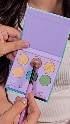 Drop a 💚 if you love the look Now it’s your time to create some eye-conic looks using our ‘In Your Element palette’ 😉 (Eyeshadow, makeup, makeup look, makeup tutorial) #Plumgoodness #plumgoessocial #makeuptutorial #makeup #eyemakeup #eyeshadow #eyelook #look #glam #glamlook | Plum