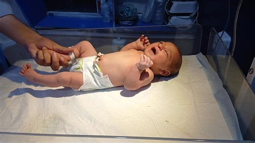 65K views · 1.5K reactions | Newborn Baby IV Line Insertion, IV Antibiotics & Bottle Feeding  | Gentle Nursing Care #babycarefamily #baby #babycare #newbornresusc #babycaretips reitation #oralsuction #viralvideochallenge | Gautam Ashish | Facebook